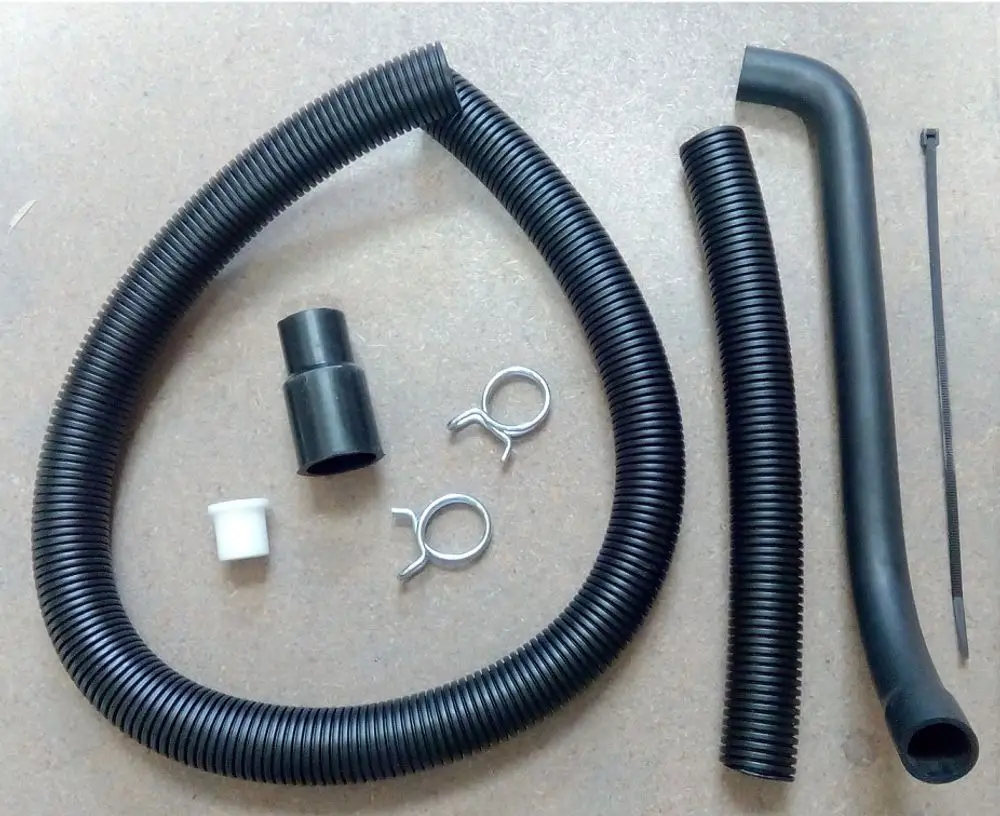 Bauteile zur Kondenswasserabführung von Remeha, bestehend aus flexiblen Schläuchen, Verbindungsteilen und Clips, zur sicheren Installation und Ableitung von Kondenswasser.